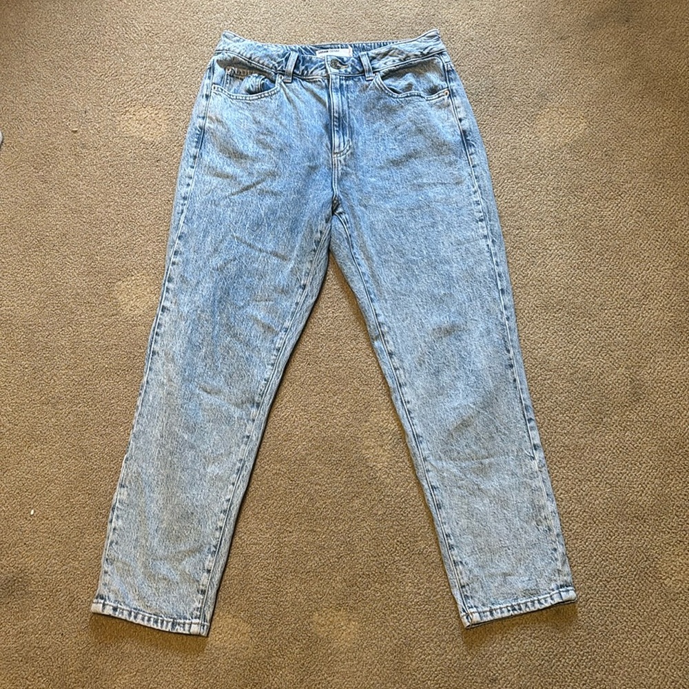 Garage Denim Mom Jeans. Light wash blue jeans. Size 7 (28).